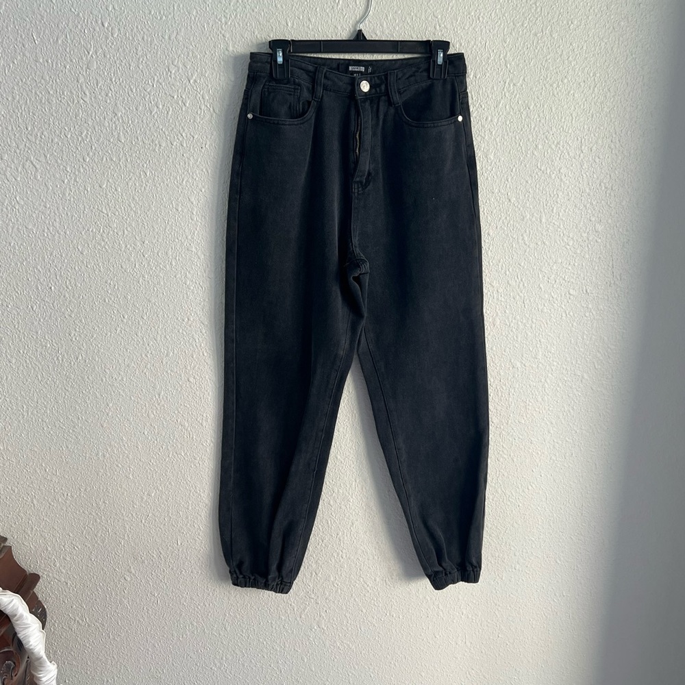 Black Ripped Jeans 
Missguided 
Size: 4